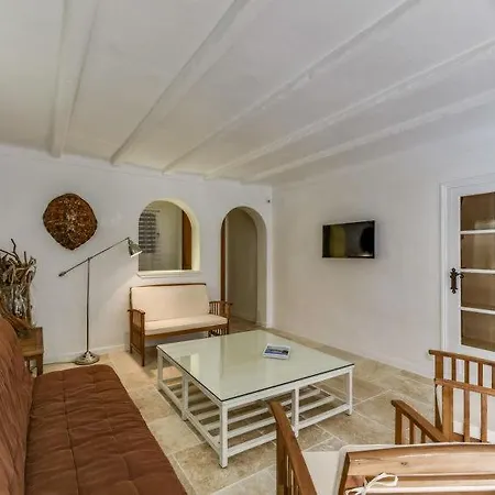 Sainte-maxime Sleeps 6 Pool Air Con Wifi Holiday home