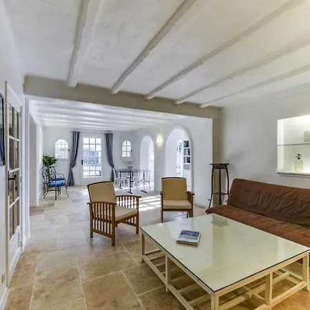 Sainte-maxime Sleeps 6 Pool Air Con Wifi