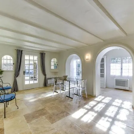 Sainte-maxime Sleeps 6 Pool Air Con Wifi *