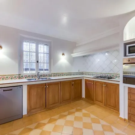 Sainte-maxime Sleeps 6 Pool Air Con Wifi Holiday home
