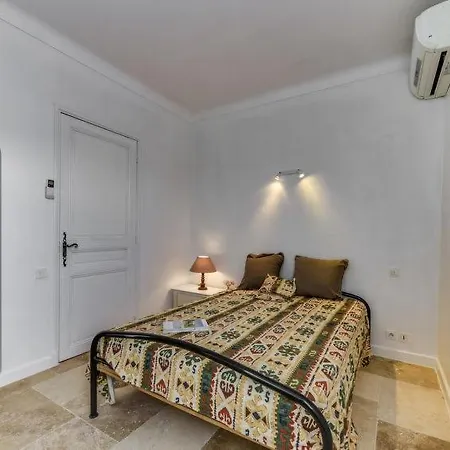 Sainte-maxime Sleeps 6 Pool Air Con Wifi *